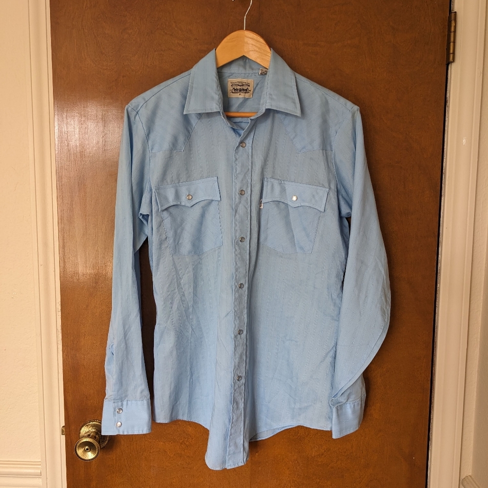 80s Levi's Light Blue Pearl Snap Batwing Pocket Long Sleeve Western Shirt